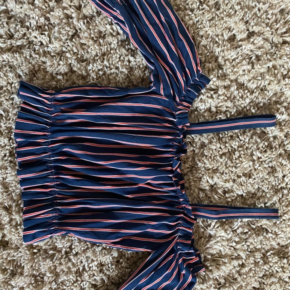 Pull and bear crop too (striped red and navy) - Picture 2 of 2